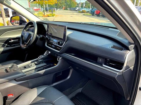 Used 2024 Toyota Grand Highlander XLE image 14