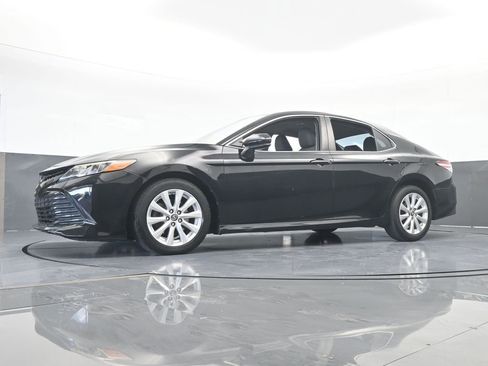Used 2019 Toyota Camry LE image 55