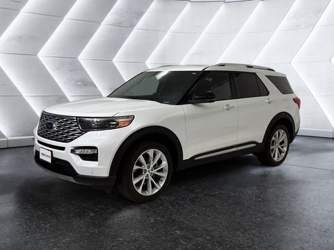 Used 2023 Ford Explorer Platinum w/ Technology Package AWD/4WD image 3