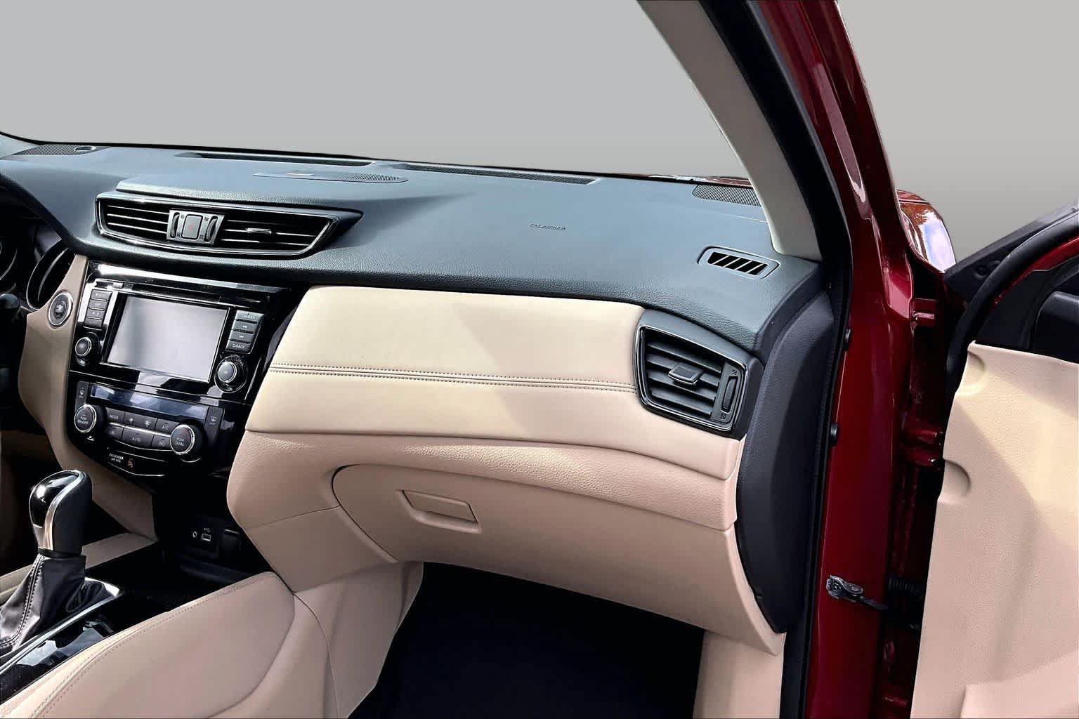 Used 2018 Nissan Rogue SL FWD image 18