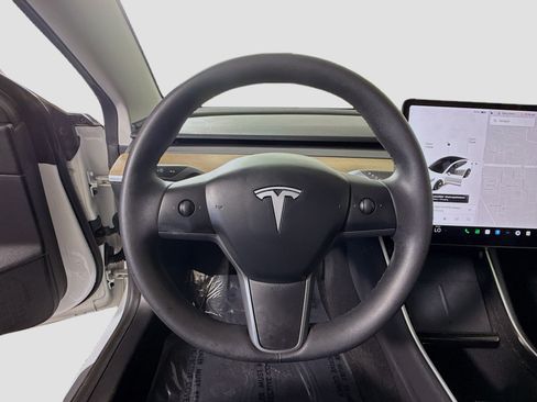 Used 2020 Tesla Model 3 Standard Range Plus image 13