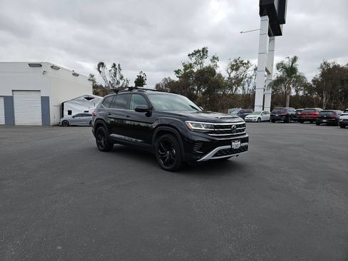 Used 2022 Volkswagen Atlas SE w/ Panoramic Sunroof Package FWD image 3