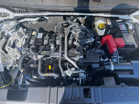 Used 2025 Nissan Kicks SR FWD image 34