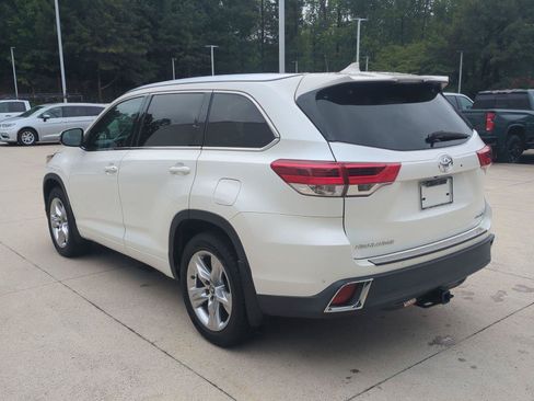 Used 2018 Toyota Highlander Limited FWD image 3