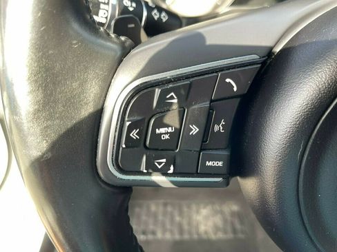 Used 2017 Jaguar XF RWD image 14
