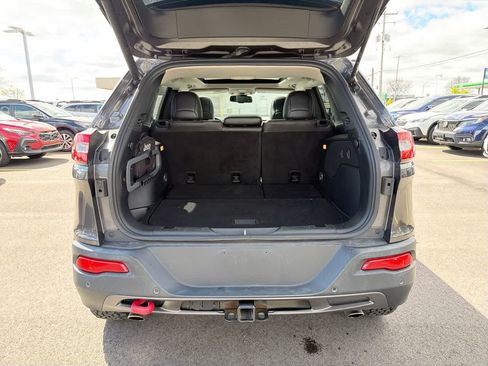 Used 2015 Jeep Cherokee Trailhawk w/ Comfort/Convenience Group AWD/4WD image 37