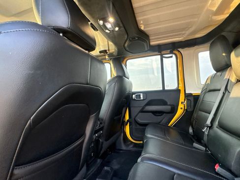 Used 2019 Jeep Wrangler Unlimited Sahara AWD/4WD image 33