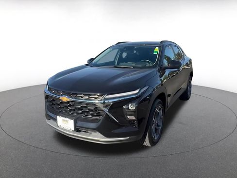Used 2025 Chevrolet Trax LT w/ LT Convenience Package FWD image 7