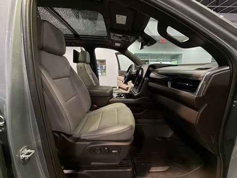 Used 2025 GMC Yukon Elevation w/ Elevation Premium Package AWD/4WD image 11