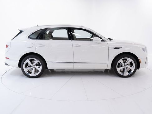 Used 2024 Bentley Bentayga V8 image 6