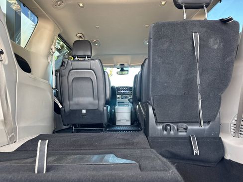 Used 2022 Chrysler Pacifica Touring-L image 16