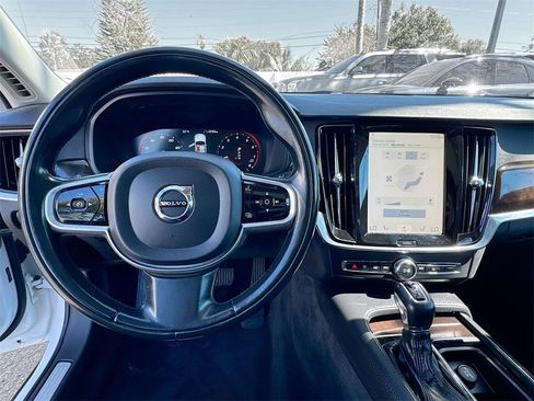Used 2018 Volvo S90 T5 Momentum w/ Convenience Package image 12