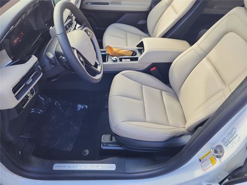 New 2026 Lincoln Corsair Premiere image 13