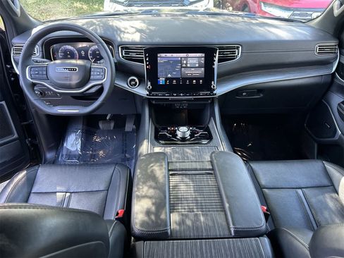Used 2024 Jeep Wagoneer Series III image 10