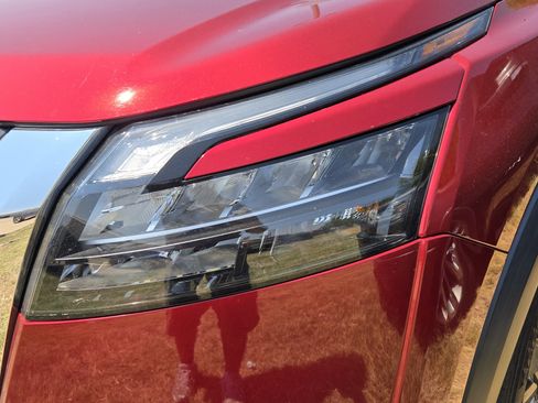 Used 2023 Nissan Pathfinder SV FWD image 7