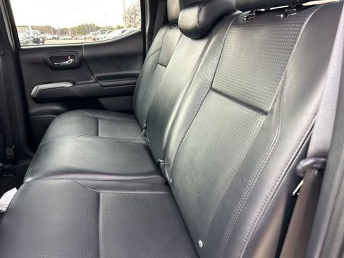 Used 2022 Toyota Tacoma Limited image 12