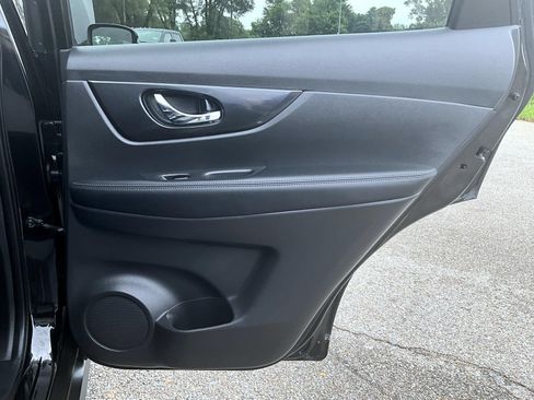 Used 2020 Nissan Rogue SV AWD/4WD image 19