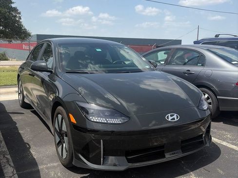 Used 2023 Hyundai Ioniq 6 SE w/ Cargo Package RWD image 3