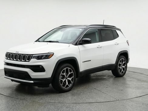 Used 2025 Jeep Compass Limited image 3