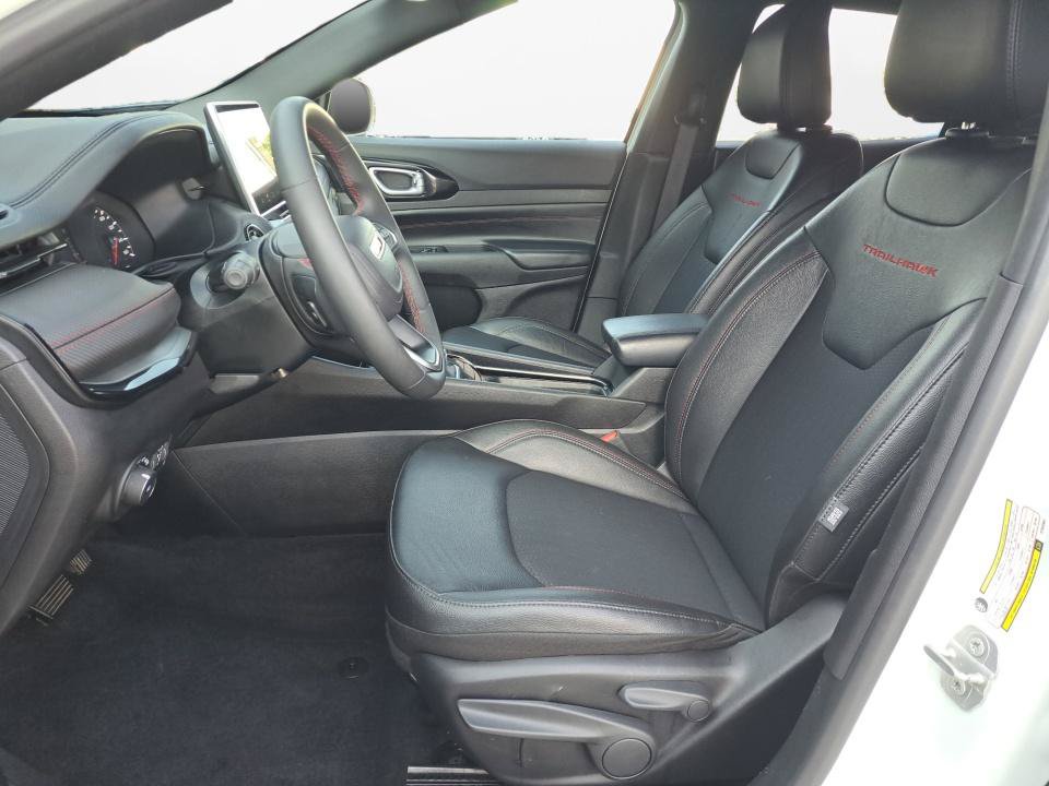 Used 2025 Jeep Compass Trailhawk AWD/4WD image 11