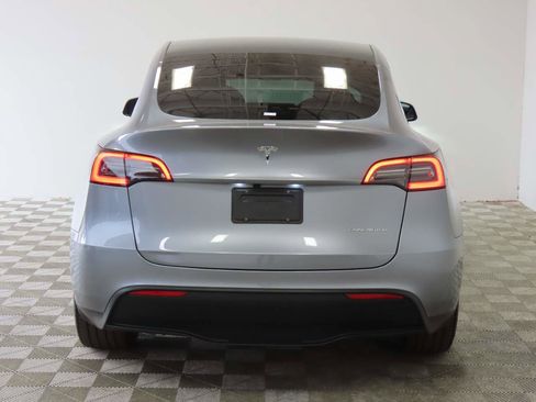 Used 2025 Tesla Model Y Long Range AWD/4WD image 4