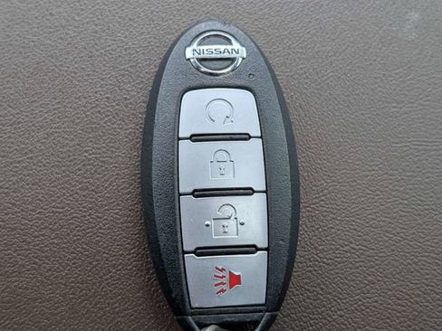 Used 2020 Nissan Titan Platinum Reserve w/ Moonroof Package AWD/4WD image 26