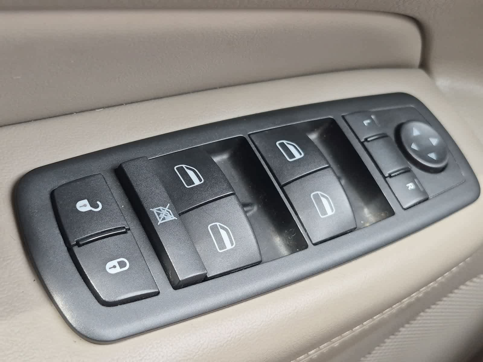 Used 2011 Jeep Grand Cherokee Laredo AWD/4WD image 30