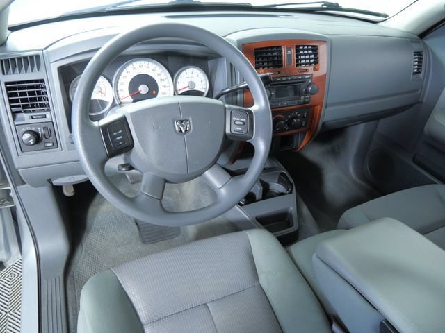 Used 2005 Dodge Dakota SLT RWD image 3