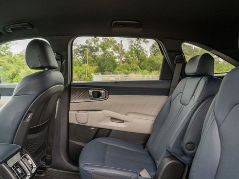 Used 2023 Kia Sorento SX Prestige image 19