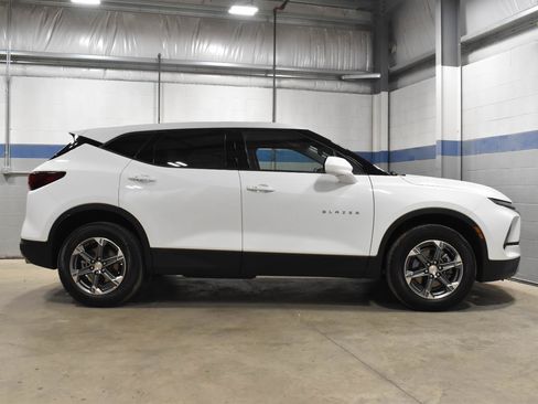 Used 2025 Chevrolet Blazer LT AWD/4WD image 29