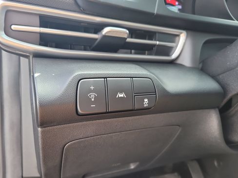 Used 2022 Hyundai Elantra SEL FWD image 31