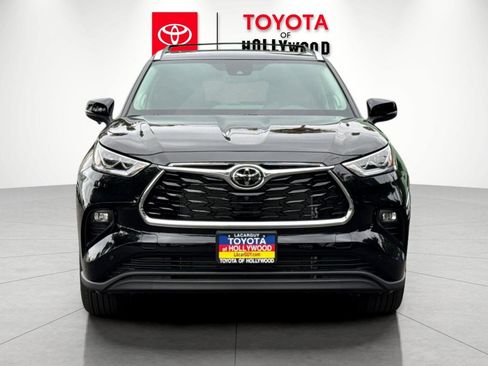 New 2025 Toyota Highlander Limited image 8