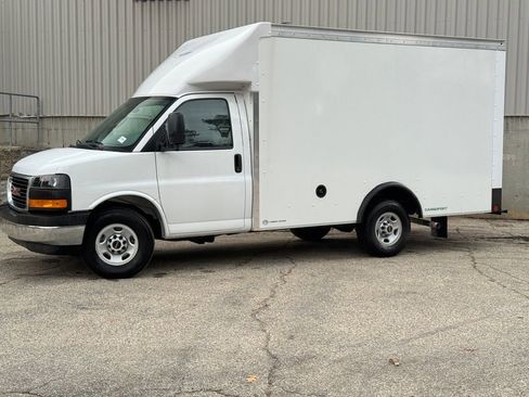 New 2026 GMC Savana 3500 w/ Power Convenience Package RWD image 2