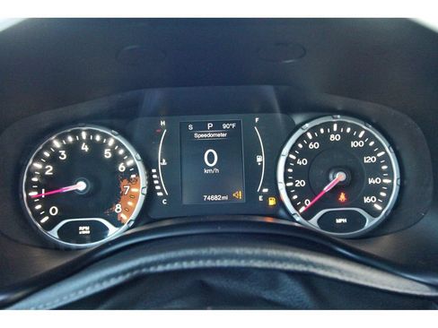 Used 2015 Jeep Renegade Latitude AWD/4WD image 16