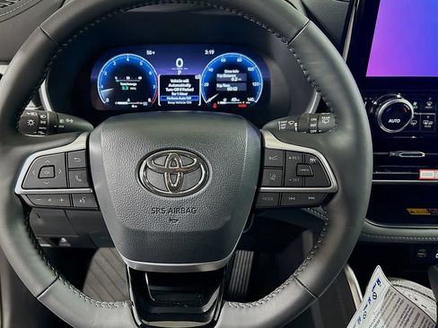 New 2026 Toyota Highlander Limited AWD/4WD image 11