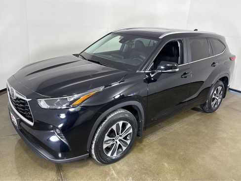 Used 2023 Toyota Highlander XLE image 12