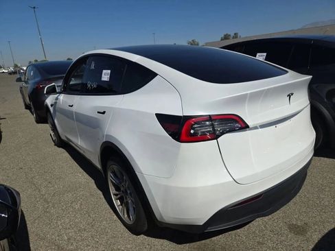 Used 2023 Tesla Model Y Long Range AWD/4WD image 4