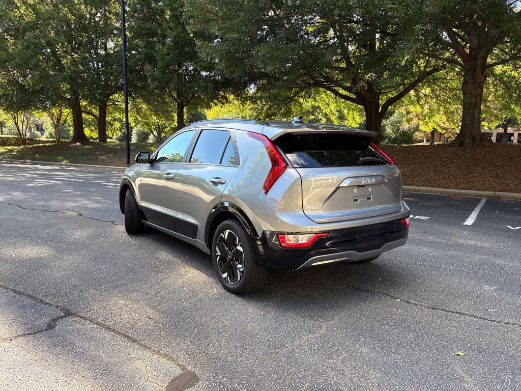 Used 2025 Kia Niro Wind w/ Wind Preserve Package FWD image 2