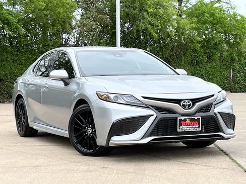 Used 2023 Toyota Camry XSE FWD image 2