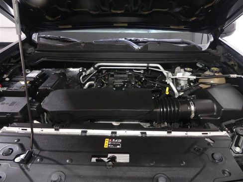 Used 2024 Chevrolet Colorado W/T image 11