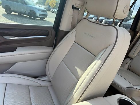 Used 2022 GMC Yukon Denali w/ Denali Premium Package AWD/4WD image 18