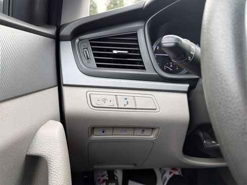 Used 2018 Hyundai Sonata SE image 16