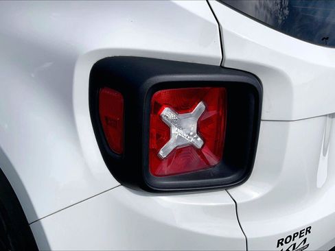 Used 2017 Jeep Renegade Sport w/ Power & Air Group FWD image 25