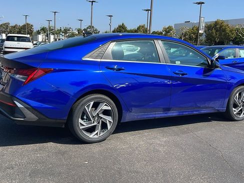 New 2025 Hyundai Elantra Limited image 7