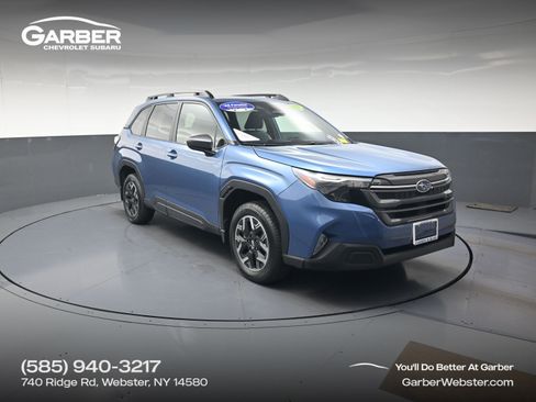 Used 2025 Subaru Forester Premium AWD/4WD image 1