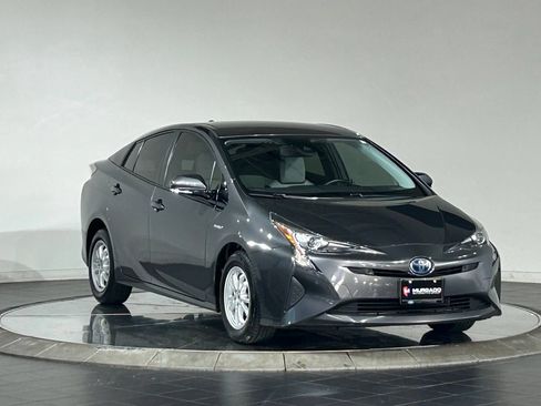Used 2018 Toyota Prius Four FWD image 2