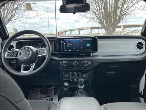 Used 2025 Jeep Wrangler Unlimited Sahara w/ Safety Group image 12