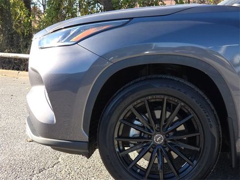 Used 2023 Toyota Highlander L image 5