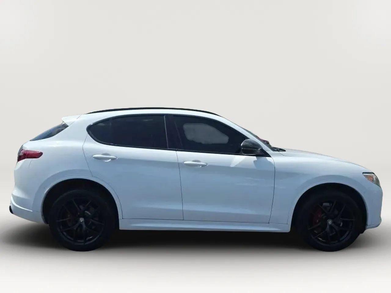 Used 2020 Alfa Romeo Stelvio Ti Sport w/ Quick Order Package 22S Sport AWD/4WD image 9
