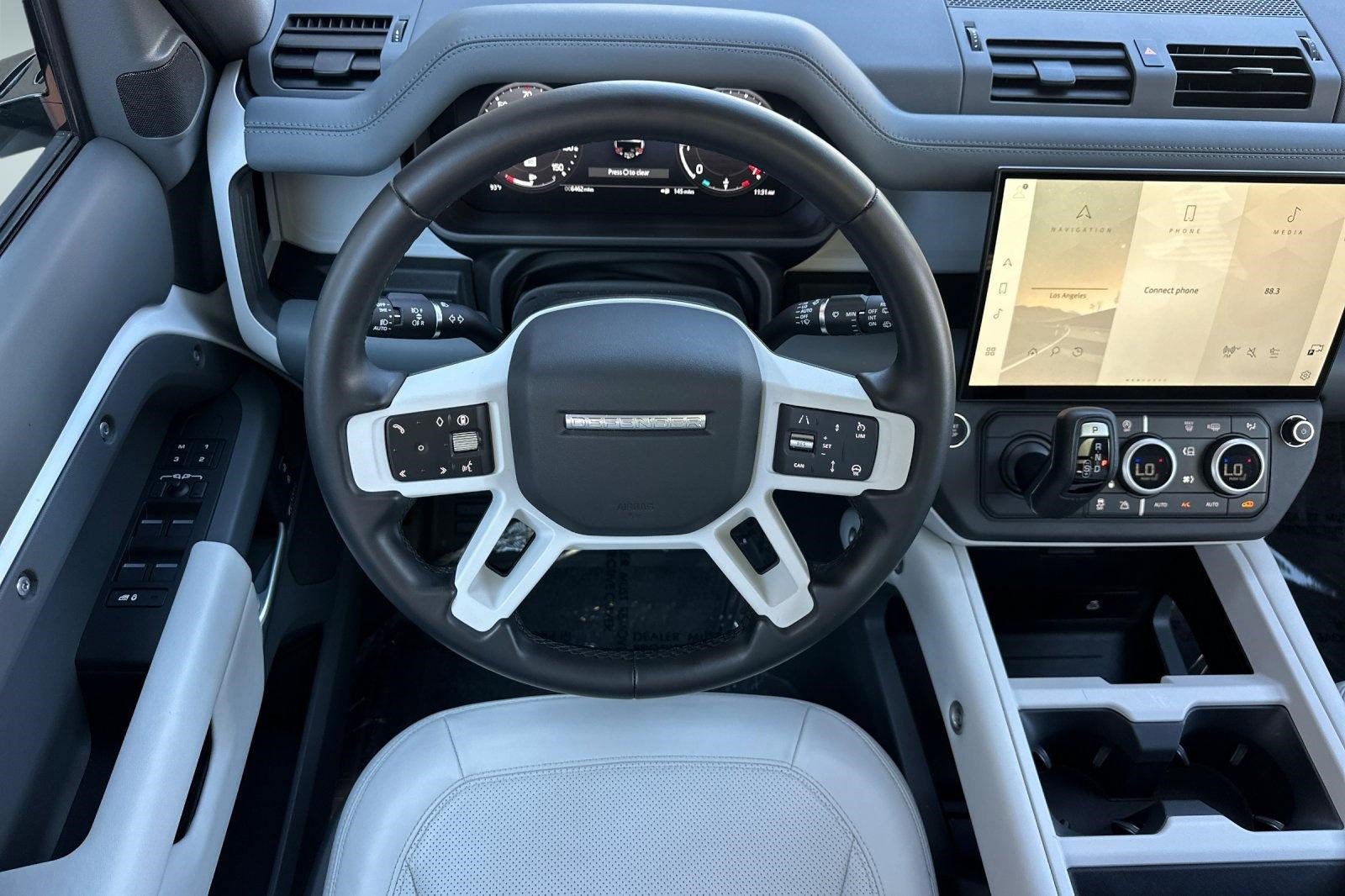 Used 2026 Land Rover Defender 110 X-Dynamic SE AWD/4WD image 32